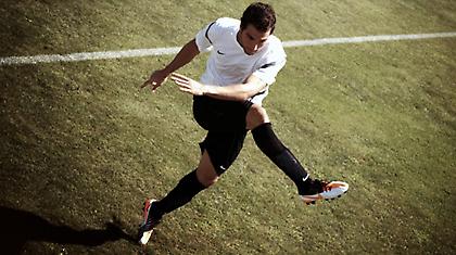 Nike T90: Μοιραστείτε τα γκολ σας μέσω Facebook (vid)