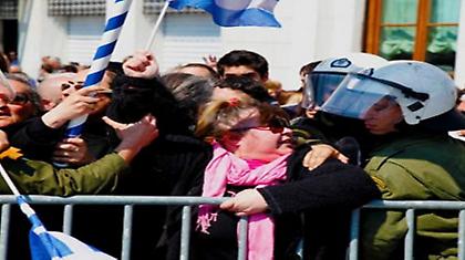 Κραυγάζουν γιατί δεν τους δίνουν πολιτική διέξοδο