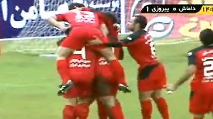 Τιμωρήθηκαν για χούφτωμα σε πανηγυρισμό (video)