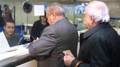 «Κουρεμένες» από σήμερα οι συντάξεις