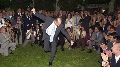 Μ’ ένα μακρύ ζεϊμπέκικο… (WEB TV)