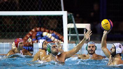 Μαζί με τον «αιώνιο»...