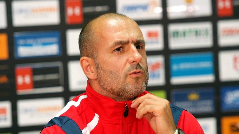 «Παίζει», αλλά όχι μόνος