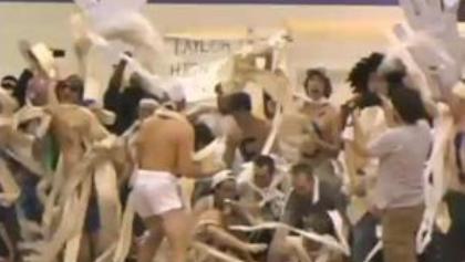 Το παιχνίδι της σιωπής και της πιτζάμας (Video)