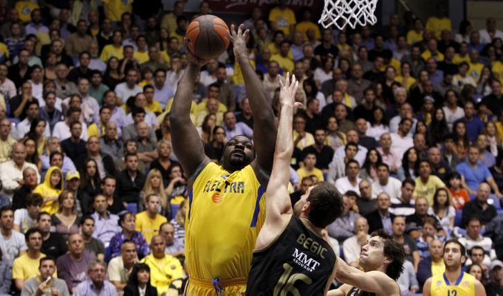 Υπόκλιση της «βασίλισσας σε Φάρμαρ και «Σόφο»