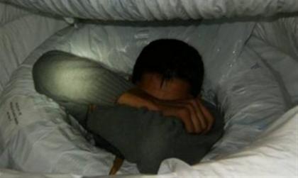 Εντοπίστηκαν μετανάστες κρυμμένοι σε κουλούρες από σύρματα