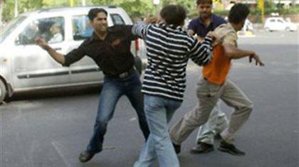 Μαχαιρώματα και ξύλο μεταξύ Πακιστανών