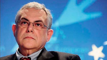 «Ανακοινώνει» Παπαδήμο στους υπουργούς ο Γιώργος