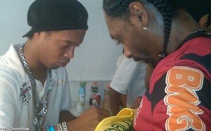 Ποιος είναι ο τύπος δίπλα στ' αστέρι;