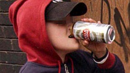 Καπνίζουν και πίνουν από το δημοτικό!