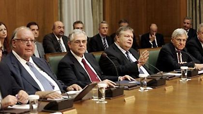 Τι συζητήθηκε στο πρώτο υπουργικό υπό τον Παπαδήμο