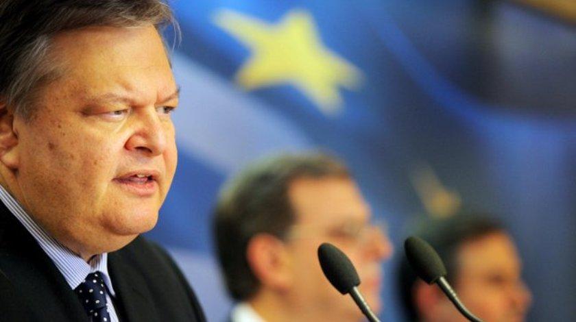 Σύσκεψη στο υπουργείο Οικονομικών το πρωί