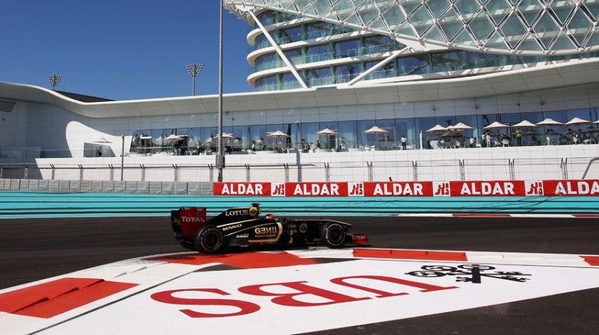 «Νιώθω σαν παιδάκι τα Χριστούγεννα»