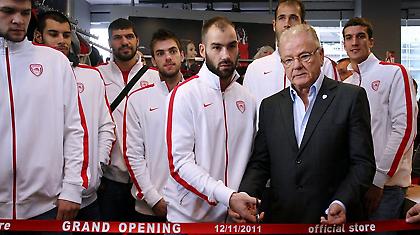 Με το δεξί… (pics)