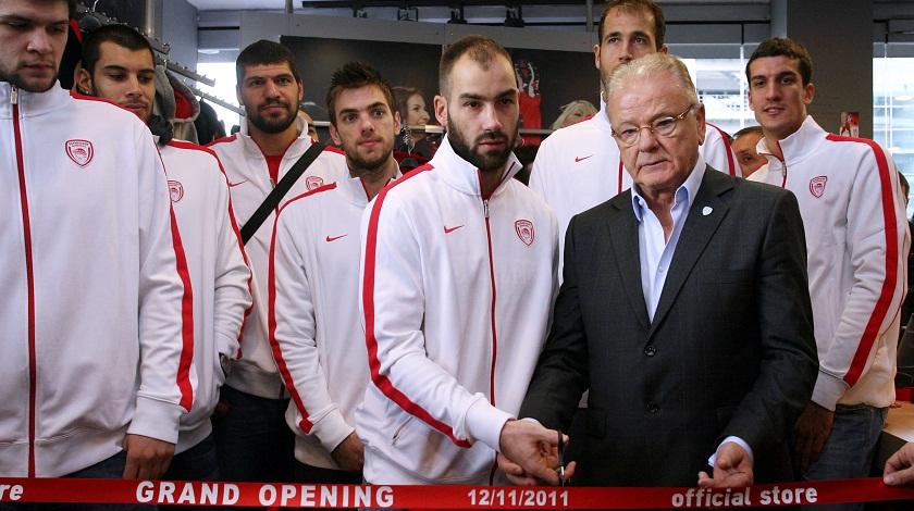 Με το δεξί… (pics)