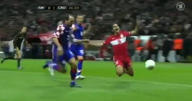 Χαμίτ, μας βλέπουνε! (video)