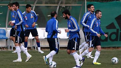 Ετοιμάζει αλλαγές με γάντια και σκουφάκια!