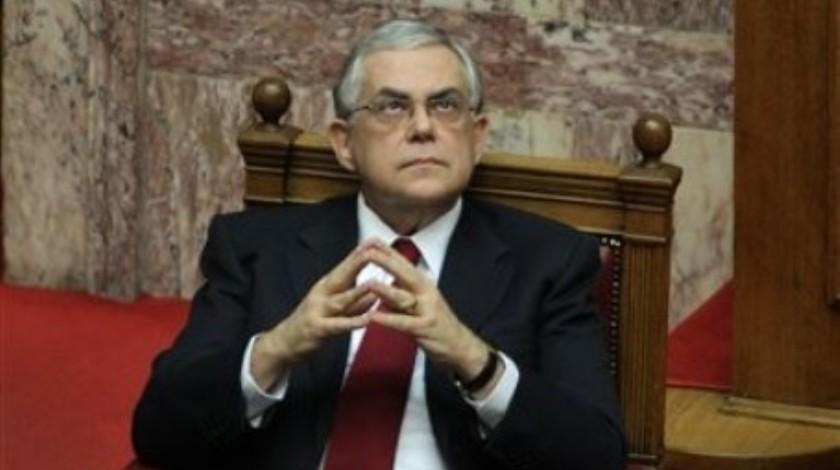 «Πρέπει να μείνουμε στο ευρώ»