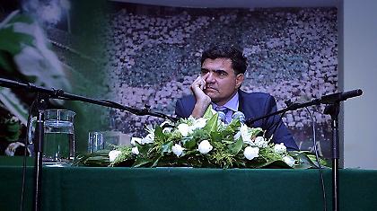 Τι ακριβώς κάνει ο Γιάννης Βαρδινογιάννης;