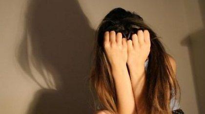 Πίσω από τα σίδερα μαμά και θείος ανήλικης