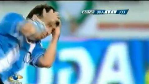 Σούταρε τον Μέσι στο κεφάλι(vid)