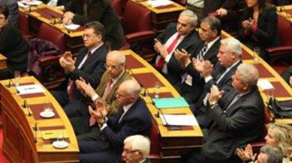 Υπέρ οι πολλοί, κατά οι λίγοι και μια διαγραφή