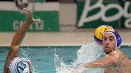 Με κόσμο το πόλο «αιωνίων»