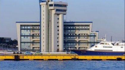 Έξωση στους πολιτικούς υπάλληλους του Ναυτιλίας