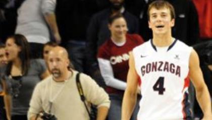 Έβαλε εννιά τρίποντα σ' ένα παιχνίδι (video)