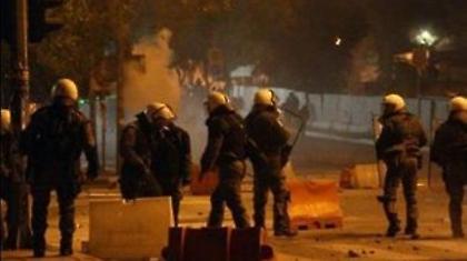 Διμοιρίες των ΜΑΤ μπήκαν στο Αριστοτέλειο