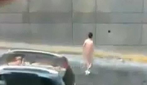 Ξεγύμνωσαν και έδειραν τον κλέφτη(vid)