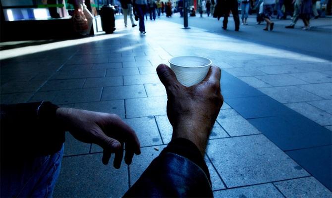 Σφίγγει κι άλλο το ζωνάρι