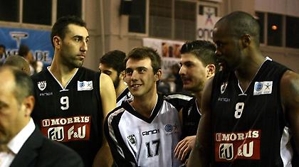 Νίκη από τη γραμμή