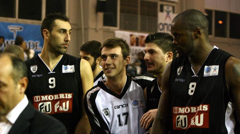 Νίκη από τη γραμμή