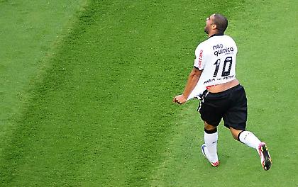 Ο Αντριάνο είναι εδώ! (video)