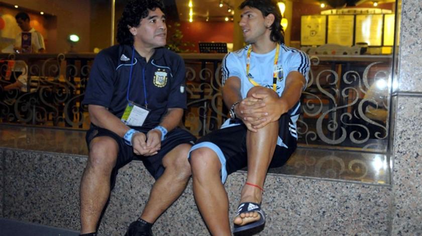 Ο Αγκουέρο στα βήματα του Μαραντόνα