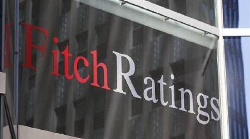 Ψήφος εμπιστοσύνης από τη Fitch στη Γαλλία