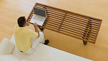 Stop στους κουκουλοφόρους του καναπέ