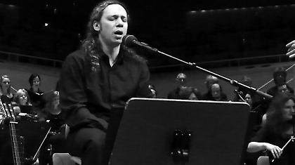 Η Μαρία Φαραντούρη & ο Αλκίνοος Ιωαννίδης τραγουδούν Νίκο Γκάτσο