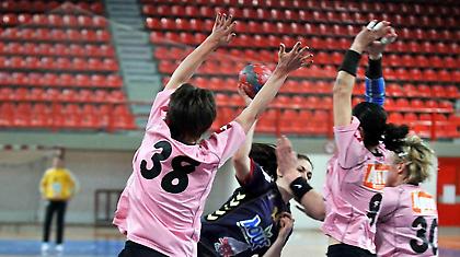 Αρχή με ντέρμπι