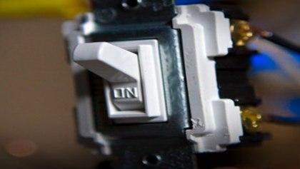 Μπορεί κανείς ν’ ανάψει το φως;