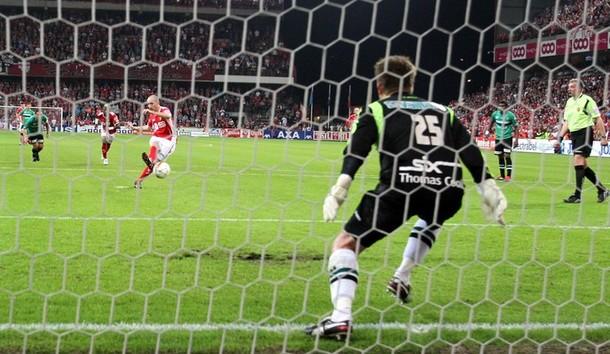 Η αντεπίθεση της Κλαμπ Μπριζ!