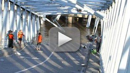 Φονική πτώση γέφυρας 720 μέτρων στην Ινδονησία