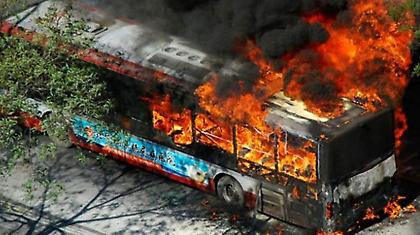 Τυλίχθηκε στις φλόγες λεωφορείο του ΚΤΕΛ στο Χαϊδάρι