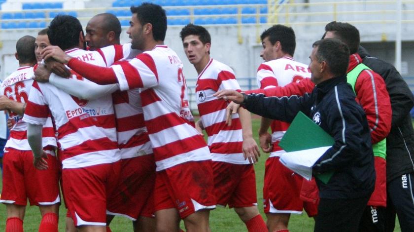 Δεν το κουνώ απ' επαέ!