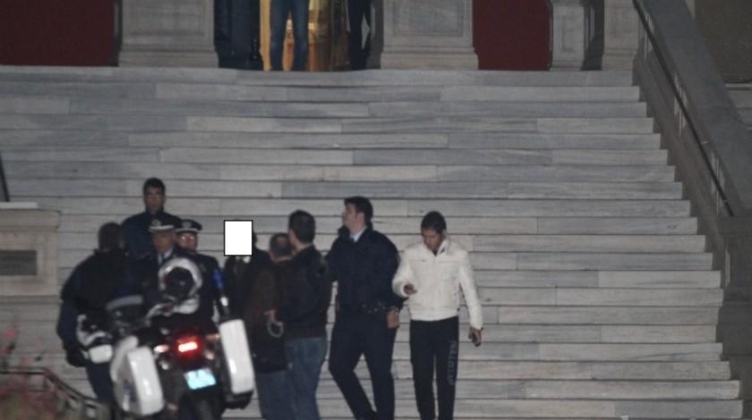 Συνελήφθη ο άντρας που απειλούσε να ανατιναχτεί