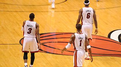 Οι Χιτ το πρώτο φαβορί για τον τίτλο