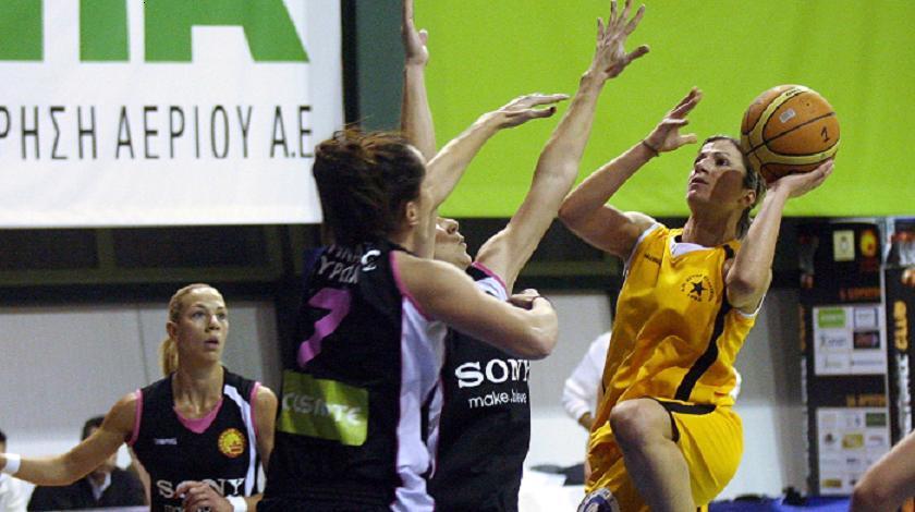 Συνεχίζει απτόητος