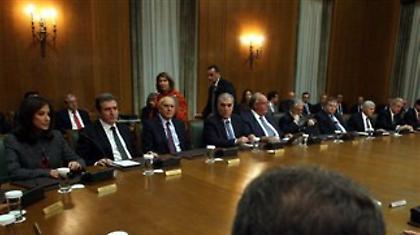 Καλή χρονιά με παρακράτηση στους μισθούς