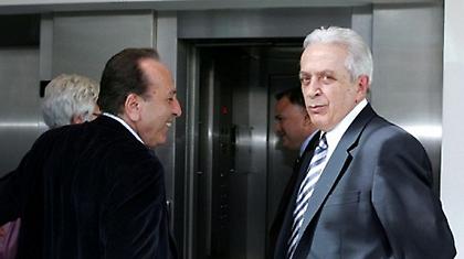 Ο Mr. Manos και οι… φιγουρατζίδικες κινήσεις του Βλάση